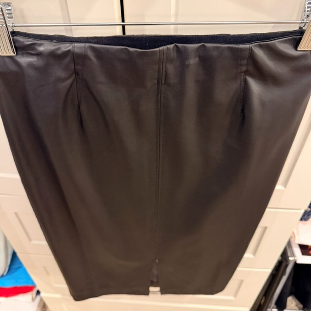 Black leather pull-up pencil skirt